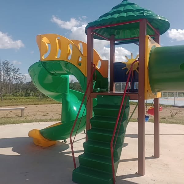 Choque em brinquedos de plástico no Parque Saint Hilaire intriga pais
