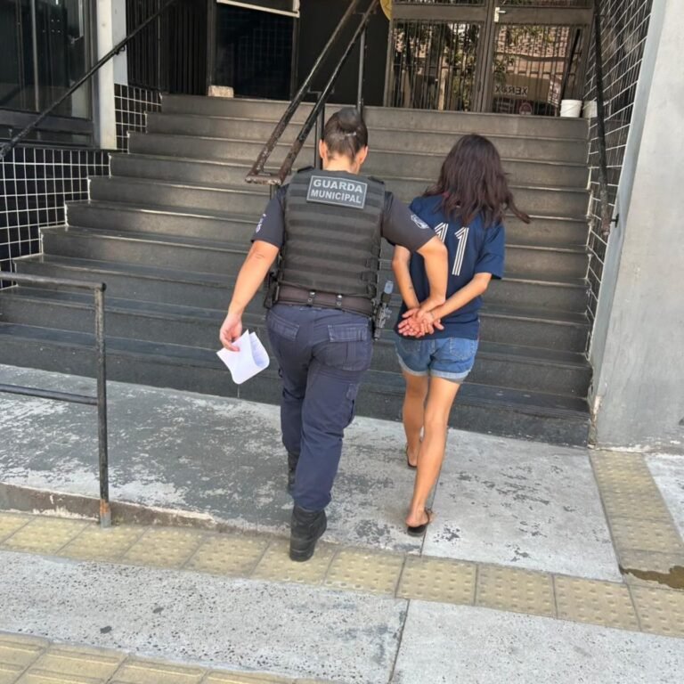 A Guarda Municipal de Viamão realizou, na data de hoje, a prisão de um indivíduo pelo crime de tráfico de entorpecentes no município