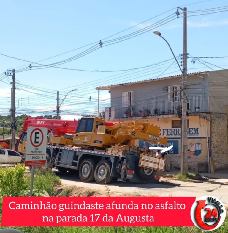 Um caminhão guindaste acabou afundando na via na tarde deste domingo (22)